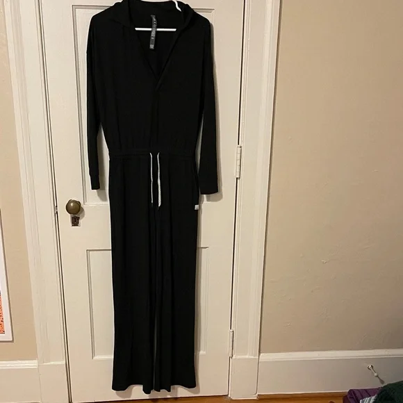 Vuori Lux Intentions Women's Jumpsuit in Black, XS - Picture 5 of 7